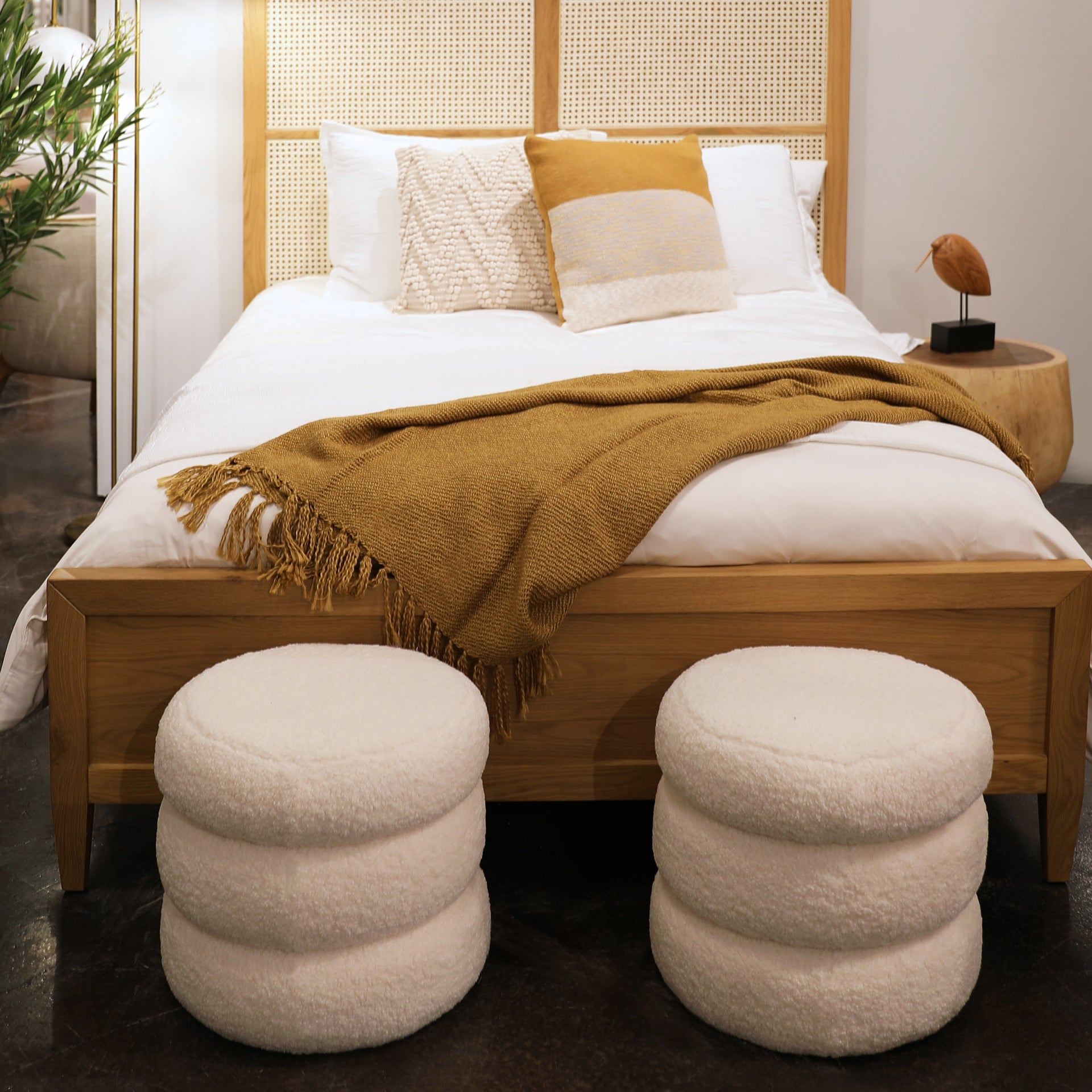 Jolo Ottoman - What A Room