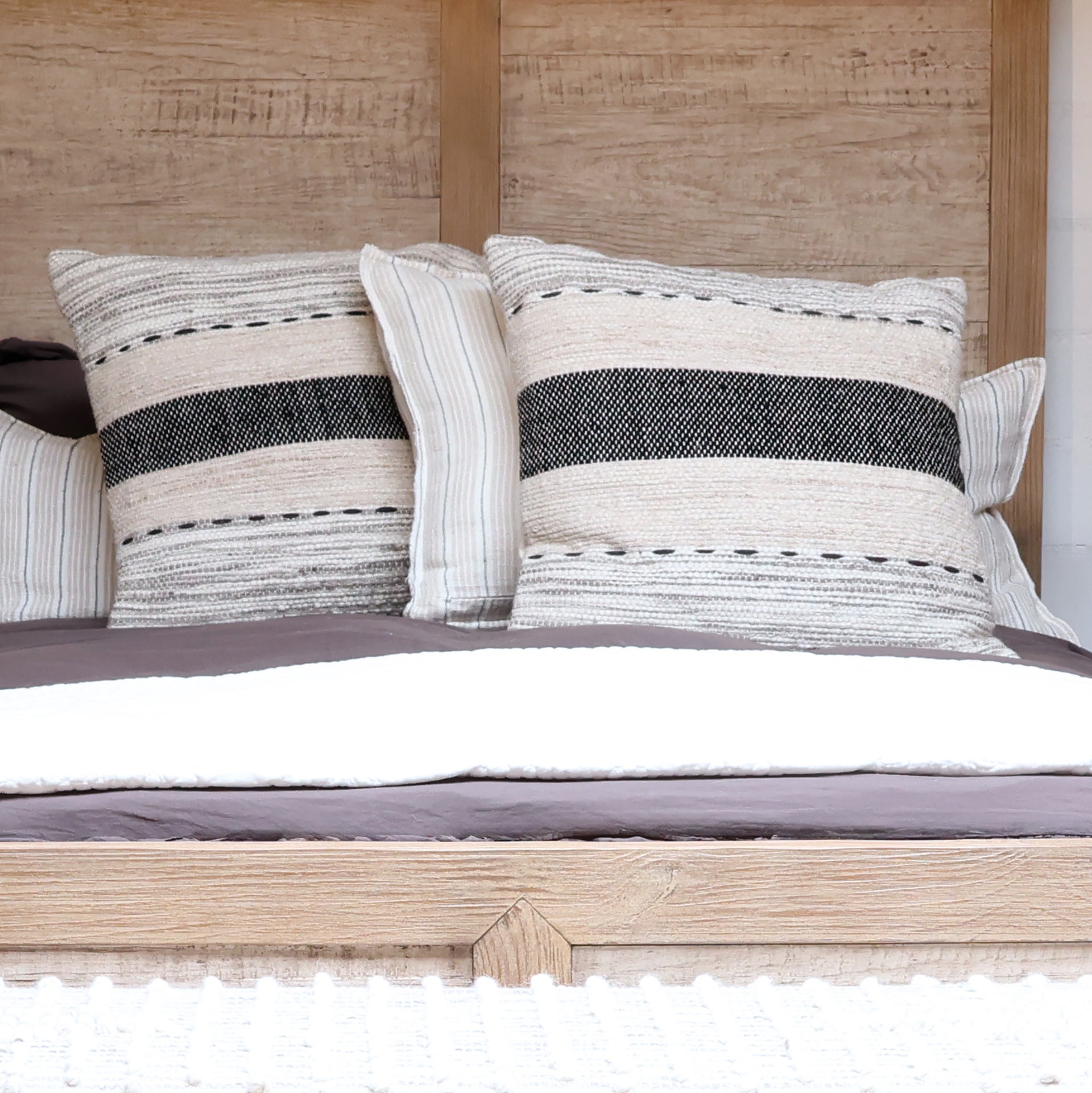 Jabari Pillow - What A Room